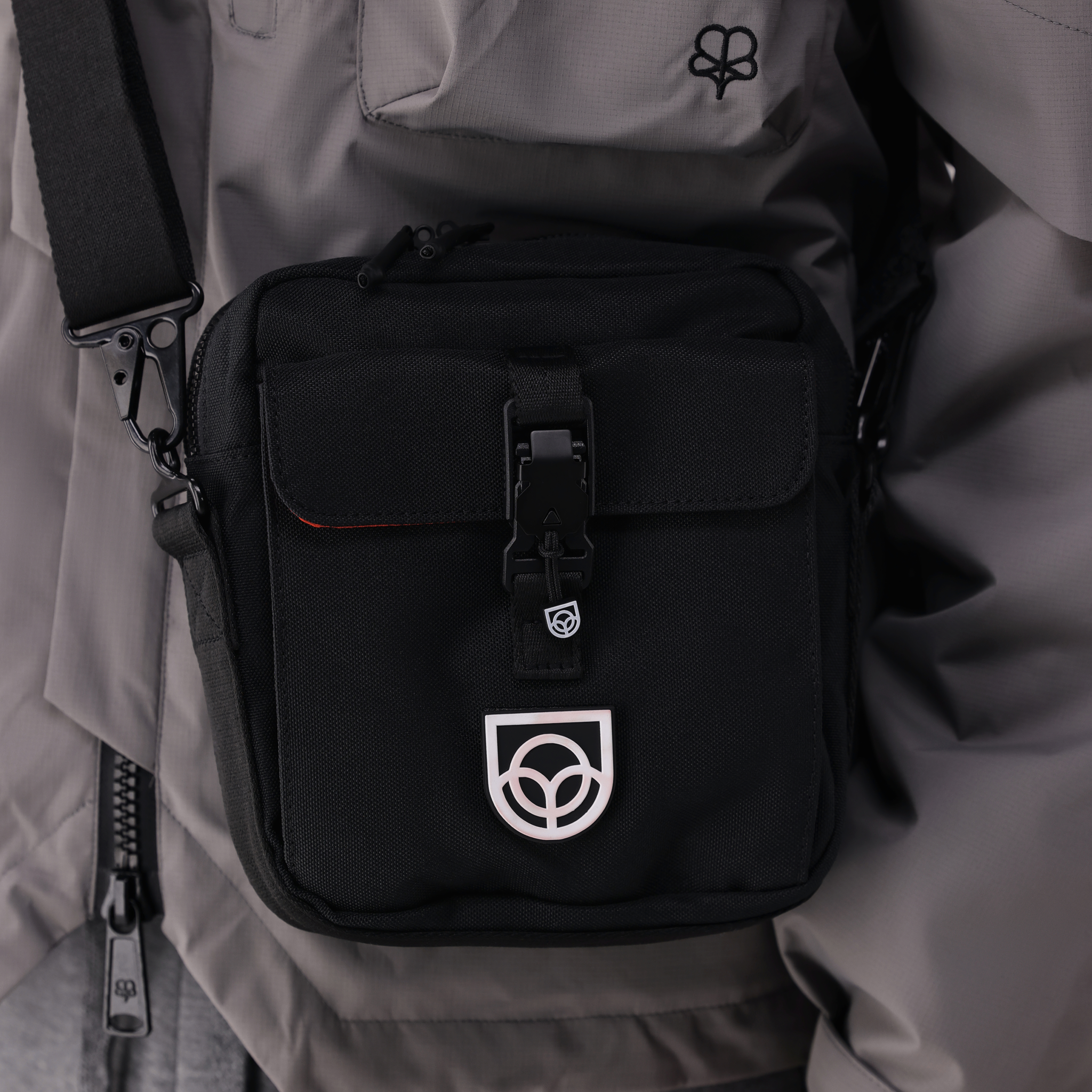 City Sling Clasp Bag